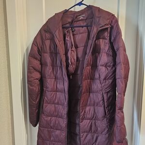 Amazon Essentials Burgundy Puffer Jacket Size Large